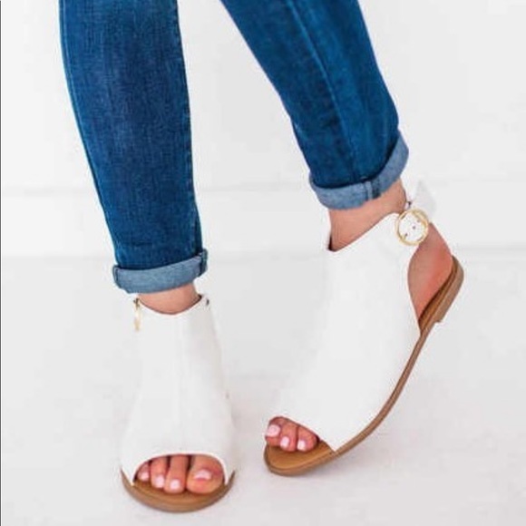 ✨ONE HOUR SALE ✨LAST ONES ✨WHITE SLINGBACK FLATS - Picture 2 of 4